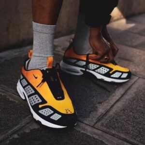 nike-airmax-sndr-canyon-gold-front.jpg