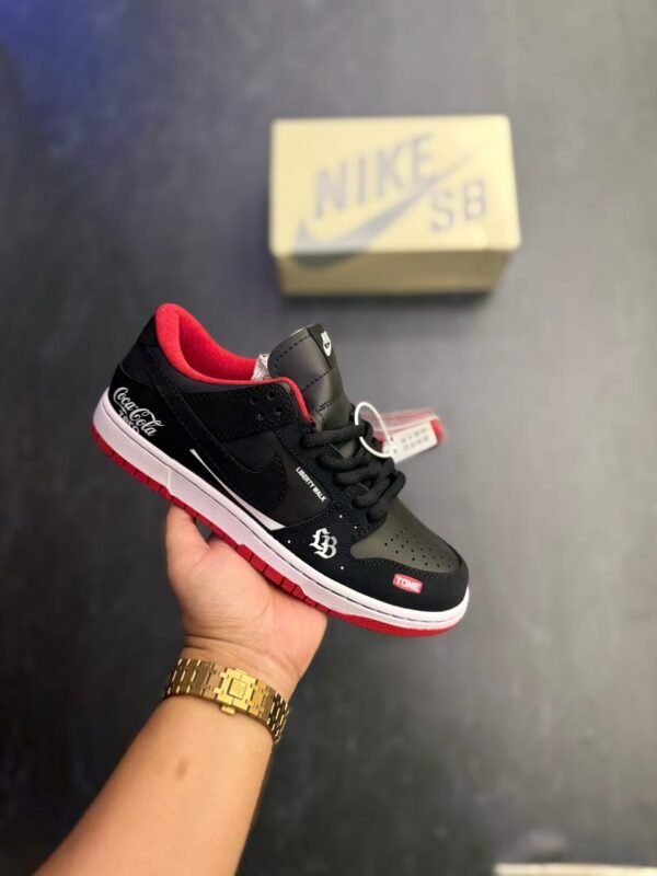 nike-sb-dunk-zero-coca-cola-front.jpg