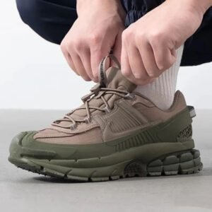 nike-zoom-vomero-5-roam-green-side-view.jpg