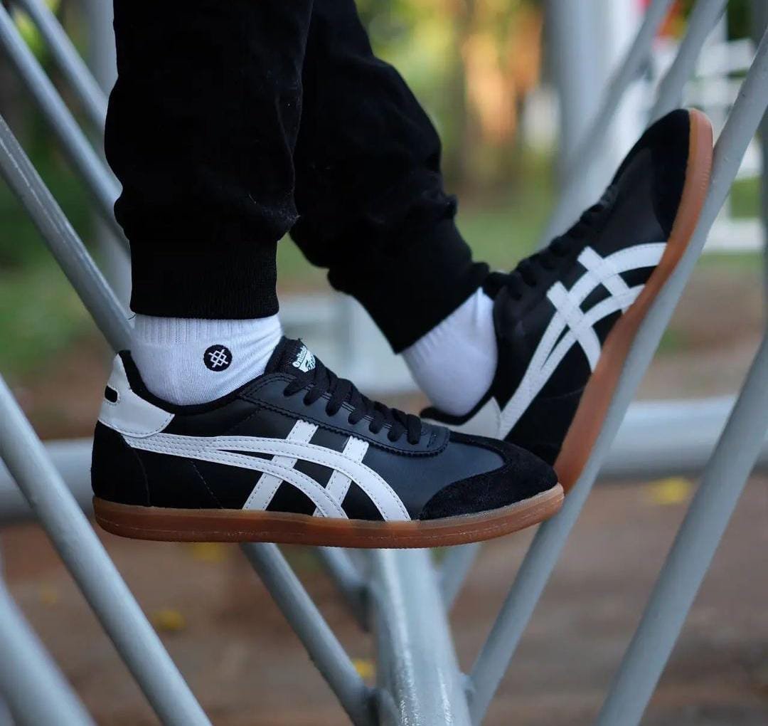 onitsuka-tiger-tokuten-black-white-sneakers-for-mens.jpg
