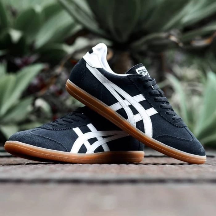 onitsuka-tiger-tokuten-black-white-sneakers-for-mens.jpg